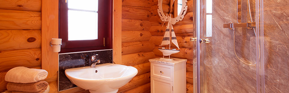 northumberland log cabin, bathroom at kate's cabin